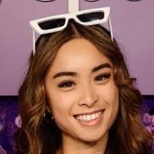 Lauren Tong's Instagram, Twitter & Facebook