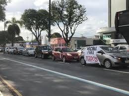 A carreata ocupou duas faixas da via. Manifestantes Fazem Carreata Contra Bolsonaro E A Favor Da Vacina Em Joao Pessoa Paraiba G1