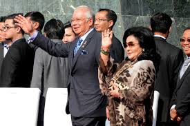 Former malaysian prime minister najib razak, center, wearing a face mask arrives at kuala lumpur high court in kuala lumpur, malaysia, thursday, feb. Malaysian Prime Minister Najib Razak And Wife Rosmah Mansor Abc News Australian Broadcasting Corporation