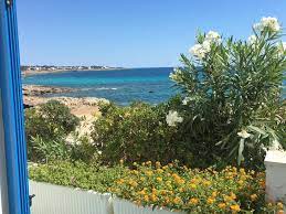 Una casa vista mare è il modo migliore per godersi a pieno una vacanza sulle spiagge d'italia. Casa Direttamente Sul Mare Marina Di Mancaversa Prezzi Aggiornati Per Il 2021