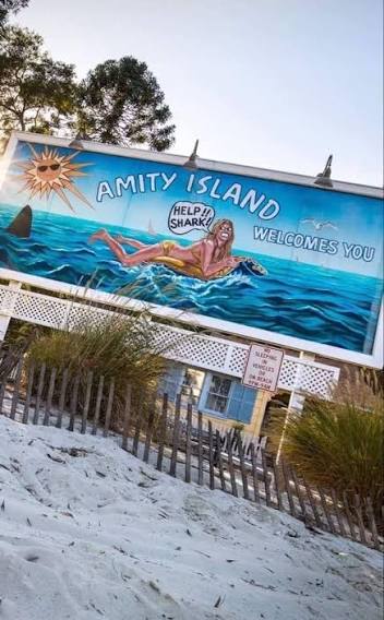 Amity island welcome sign is conflicted