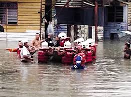 Satu posting di facebook menunjukkan kawasan di sekitar masjid jamek, yang terletak di jalan tun perak, pusat bandar kuala lumpur. Banjir Kilat Melanda Kuala Lumpur Air Naik Setinggi 3 Meter Suara Merdeka