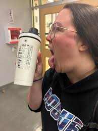 singular shoe left at Sinclair tonight! in the lost & found now.