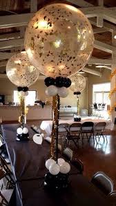 Lo que hace a este centro de mesa tan vital y lleno de energía es la combinación de. Hermosos Centros De Mesa Para 50 Anos De Matrimonio Decoracion De Fiesta Fiesta De Cumpleanos De Los 50 Centros De Mesa Graduacion