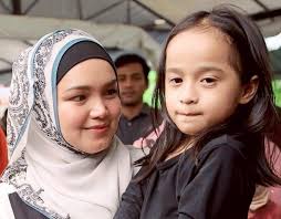It was held on 7 april 2015 at istana budaya and marked her twentieth year in the malaysian music industry. Siti Fulfils Orphaned Girl S Wish The Star