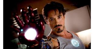 Dona con glamour la doppia identità al supereroe dal cuore artificiale e l'alter ego metallico. Iron Man Movie Review