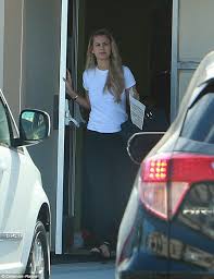 Louis Tomlinson S Ex Steps Out Revealing Baby Bump For The First Time Louis Tomlinson Briana Jungwirth Baby Mama