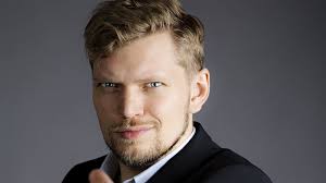 Henrik Torehammar till Ekot för politisk poddsatsning