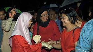 By creating unity in the community, then the community harmony disruptive life. Racial Unity Among Important Factors For M Sia To Become Fully Developed Nation Dpm