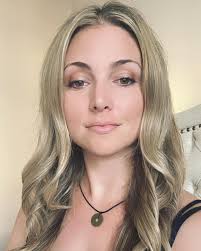 Sarah Behl's Instagram, Twitter & Facebook