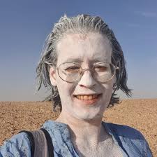 אנונימית החליטה שהיא בונה בוט וערוץ בטלגרם שהם בעצם השבת מלחמה למטרידים  באותו המטבע שלהם. היא כותבת: בואו נשים לזה סוף. הם הפכו את זה למלחמה?  חברות, בואו נראה להם מהי מלחמה.