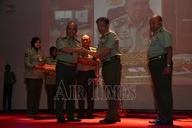 Persembahan para dari atm hari malaysia 2011. Kedaulatan Negara Adalah Tanggungjawab Bersama Panglima Tentera Darat Air Times News Network
