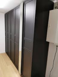 I have bought an ikea (pax) wardrobe with doors. Grosser Ikea Pax Schrank Schwarz Kaufen Auf Ricardo