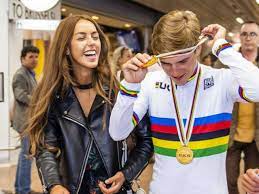 At the time, evenepoel had yet to race his first professional race. Vriendin Van Remco Evenepoel Maakt Bedenking Over Hun Relatie Dat Maakt Het Allemaal Nog Moeilijker Showbizz 24