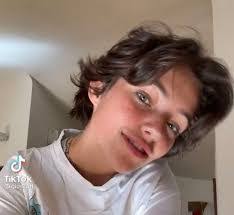 Kayla Simonson's Instagram, Twitter & Facebook