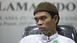 Ustad bernama lengkap abdul somad batubara ini kerap mengisi ruang layar kaca dan. Netizen Tanya Ke Abdul Somad Benarkah Uas Cerai Seleb Tempo Co