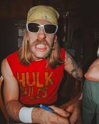 New Year, same folks 🤍 We're so lucky to be able to call these friends our  chosen family. We puzzled, we wrastled, we polar dipped. Welcome, 2025.