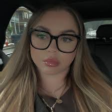 Sharmel Williams's Instagram, Twitter & Facebook