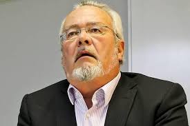 Kunstenaar Bart Van Peel verdedigt vader Marc na uithaal Gene Bervoets  (Antwerpen)