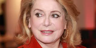 Catherine deneuve y partage l'affiche avec sa fille chiara mastroianni, ludivine sagnier et louis garrel. Catherine Deneuve Est Toujours Hospitalisee Apres Son Accident Vasculaire Marie Claire