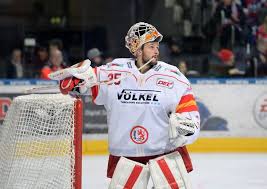 Niederberger ist ein deutscher eishockeytorwart, der seit 2014 bei den eisbären berlin in der deutschen eishockey liga. Dusseldorf Soll Mit Torhuter Mathias Niederberger Verlangert Haben Eishockey News
