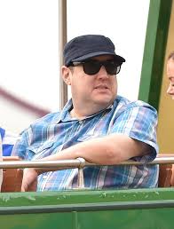 Peter john kay is an english actor, comedian and singer. Peter Kay Pictured For First Time In A Year As He Poses In Blackpool Daily Mail Online