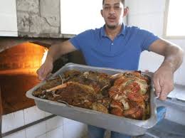 غوزي اللحم ملك غداء العيد ثم الدجاج ولا عزاء للسمك محليات صحيفة الوسط البحرينية مملكة البحرين