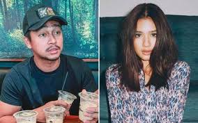 Dia mengakui salah merangkul perempuan itu dan tak meminta izin terlebih dahulu. Deva Mahenra Akhirnya Akui Pacaran Dengan Mikha Tambayong Hingga Jawab Soal Rencana Nikah