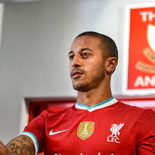 Große wappen aufkleber offizielles lizenzprodukt: Darum Beruhrt Ex Bayern Star Thiago Das Liverpool Wappen Nicht
