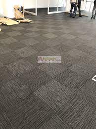 yogun trafige uygun pvc tabanli 50x50 karo halilar halilar ofisler atlantis