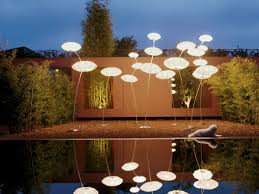 Stehleuchte Aus Stahl Nuvola By Vgnewtrend In 2020 Lampendesign Gartenlampen Dekorative Lampen