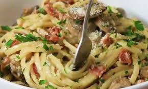 Fettucine Sauce Cremeuse Au Bacon Et Champignon Un Repas Qui Vous Rendra Completement Accro Recipes Food Cooking Recipes