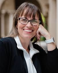 Suzanne Rucker's Instagram, Twitter & Facebook