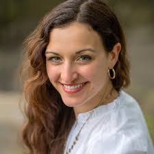 Elizabeth Kates's Instagram, Twitter & Facebook