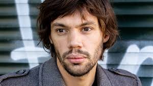 Recensie: Een woelend lichaam van Daniël Vis is een indrukwekkend debuut