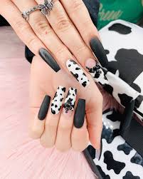 Its so simple version of black and white acrylic nails, that it can done by even the novice. Updated 55 Classic Black And White Nails August 2020