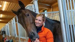 She won the western european league qualifying stage in gothenburg during the 2013/2014 season. Dressur Star Von Bredow Werndl Olympia 2021 Ware Perfekt Fur Uns Sport Mix Bild De