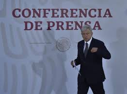 Amlo se reunió con la secretaria de seguridad. Cronica La Primera Jornada De Amlo En Palacio Nacional