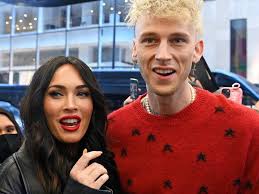 Megan fox has proven that she can look hot in anything. Machine Gun Kelly Carries Megan Fox Into Crowded Studio For Snl Taping Times Of India