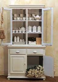 Credenza Provenzale Le Credenze Sono Uno Di Quei Mobili Prodotti In Vari Modelli Tipologie E Colori Assolvono Egregiament Credenza Provenzale Mobili Credenza