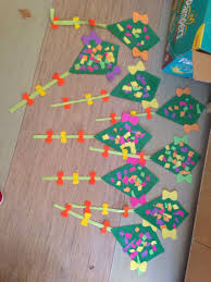 Mit kindern ein blumenmobilie basteln für eine schöne dekoration. Basteln Mit Krippenkindern Weihnachten Basteln Mit Kindern Einfach Basteln Kleine Geschenke Basteln Weihnachten