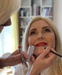 Stylische Jeansjacke & ein Make-Up von Sandra Brammer