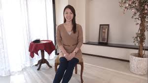 美倉あやみ】夫のマンネリセックスに嫌気が差した奥様がAV出演！好奇心旺盛な肉食人妻が恥じらう蒸れた腋の下撮影 | エッチな写真