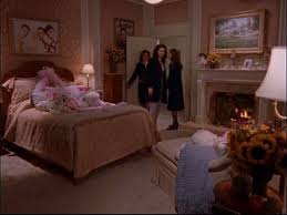 Gilmore Girls Lorelai S House And The Gilmore Mansion Gilmore Girls House Gilmore Girls Girls Bedroom