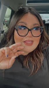 Carolina Lomeli's Instagram, Twitter & Facebook