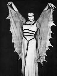 Lily Munster (Yvonne De Carlo) | Lily munster, Yvonne de carlo, The munsters