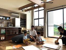 白い家 塗り壁 大開口 連装窓 明るい家 おしゃれな家 リビング ダイニング キッチン ldk ひなた 窓際ベンチ ウインドウシート くつろげる場所 素敵な家族 アットホーム 憧れの暮らし 建築 注文住宅 設計施工 吾妻建築店 つくばみらい市