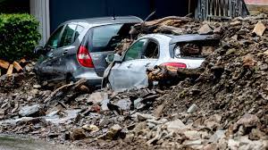 Come vi abbiamo descritto in questo articolo nella tarda serata di ieri, una fortissima ondata di maltempo si è abbattuta nella germania del sud, in. 2cgtlieai Hxrm