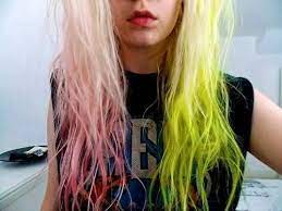 This Is So Cute Wouldn T It Be Awesome To Have One Side Pink And The Other Side Blue Hair Styles Yellow Hair Hair
