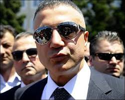 Ablasını öldürmüş yeğenini kerhaneye satmış adamı tahliye ettiler. Turkey S Academics File Criminal Complaint Against Crime Boss Sedat Peker Over Threats